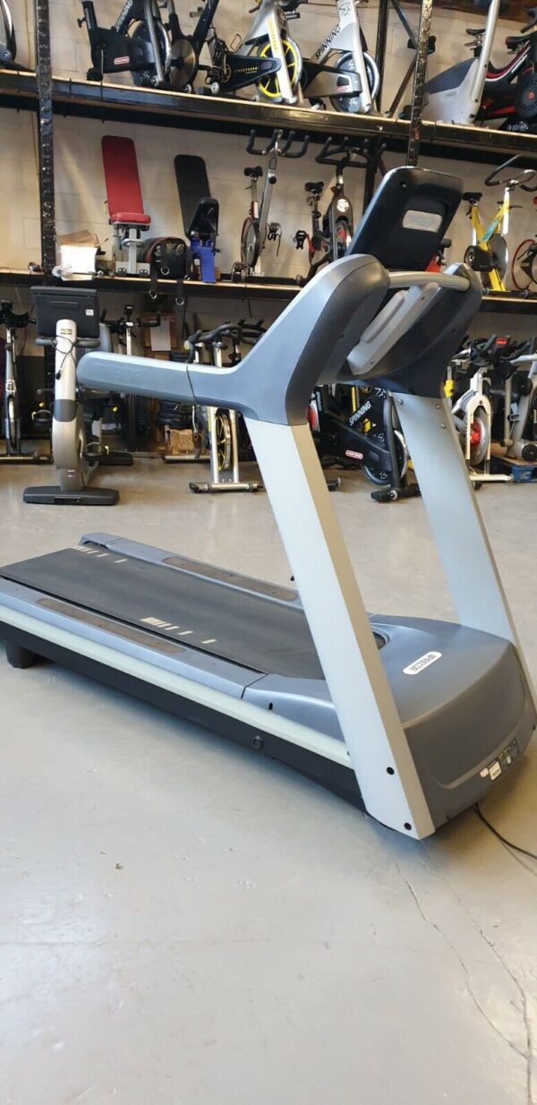 Precor TRM 835 LED Treadmills1